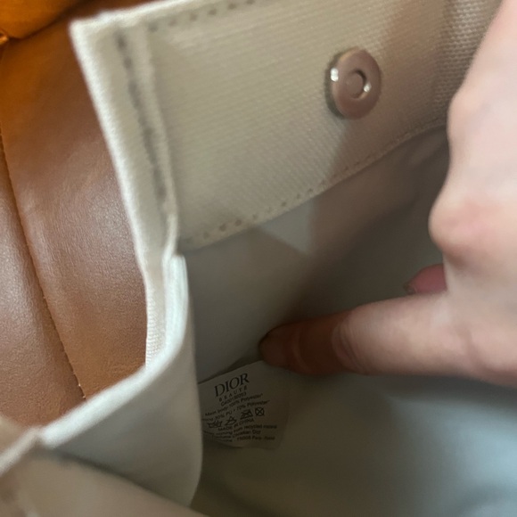 Dior Beauty Grey/White Pouch - Picture 3 of 10